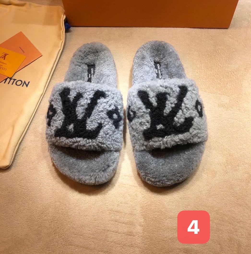 BC093  LV Furry slippers have 4 color